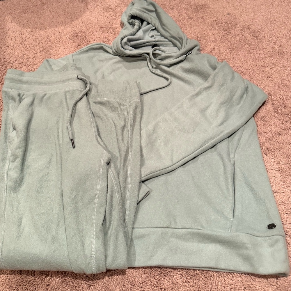 Gaiam hoodie & pants set